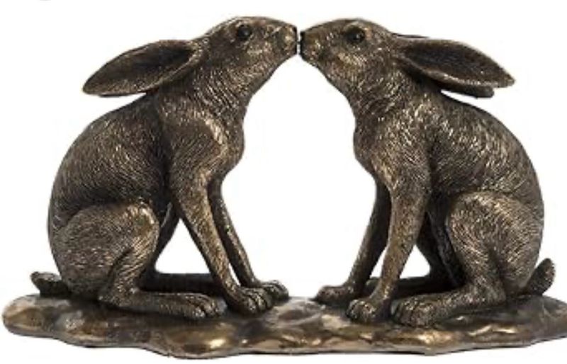 Leonardo Collection Kissing Hares