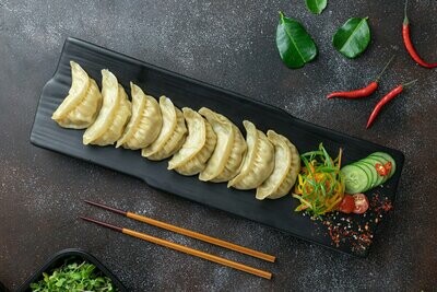 FROZEN.PANEER MOMOS(veg)