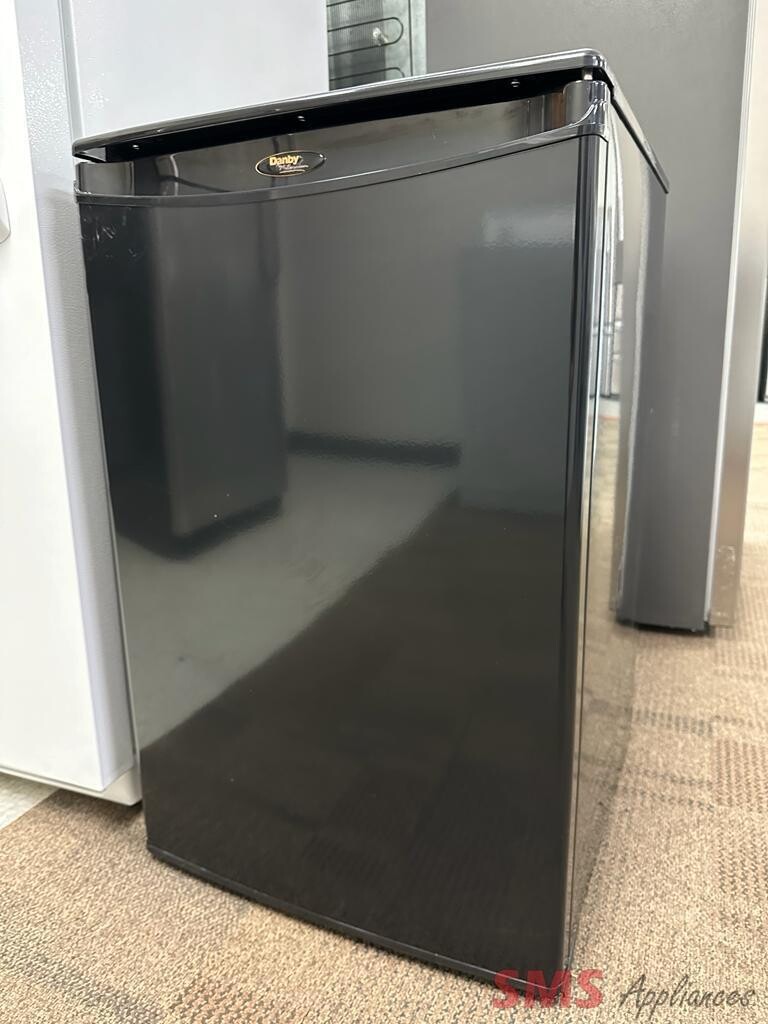 Dandy Compact Fridge DAR482BL