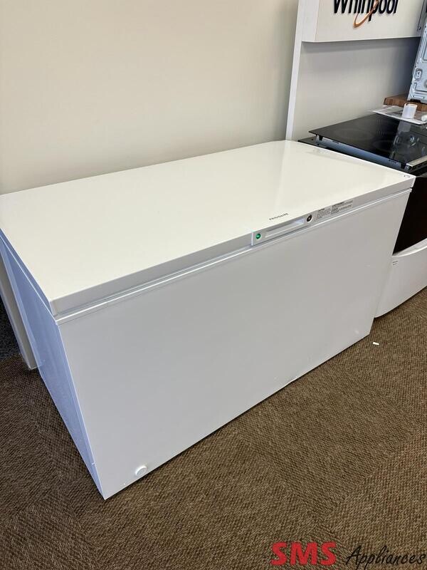 Open Box - Scratch & Dent Frigidaire Chest Freezer FFCL1542AW Open Box - Scratch & Dent Frigidaire Chest Freezer FFCL1542AW