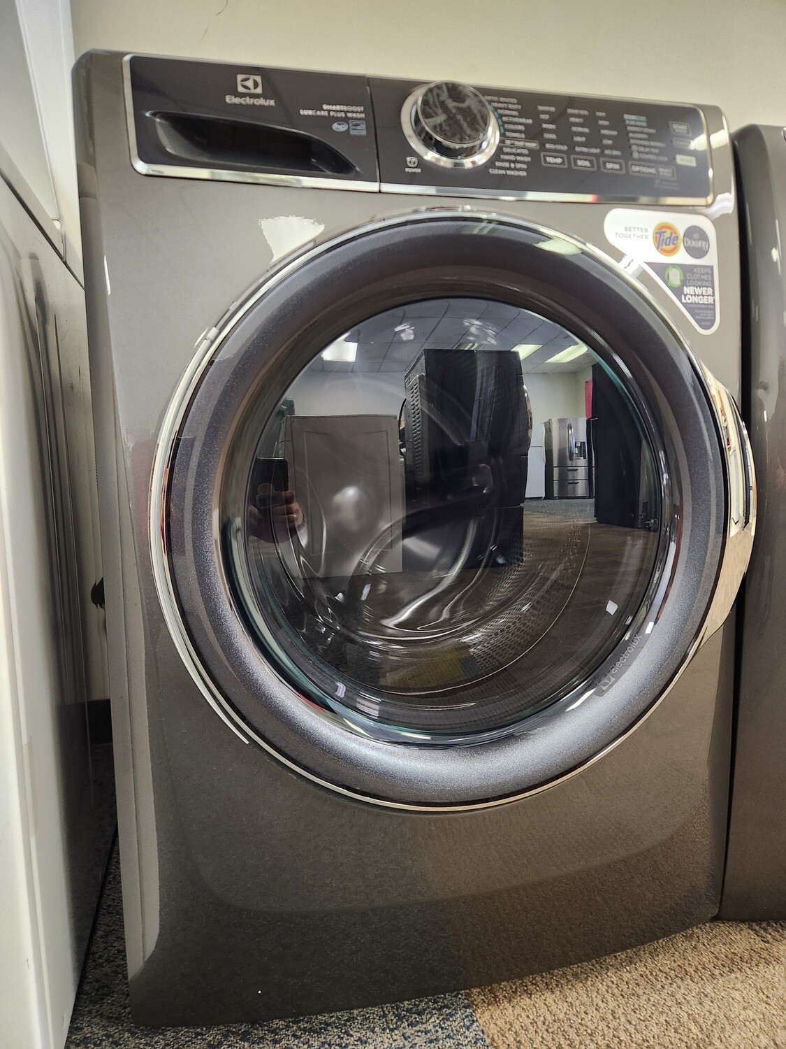 Open Box - Scratch & Dent Electrolux Front Load Washer ELFW7637AT
