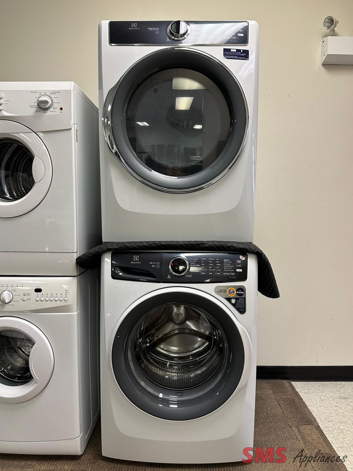 Open Box - Scratch & Dent Electrolux Washer & Dryer Set ELFW7437AW2/ELFE753CAW
