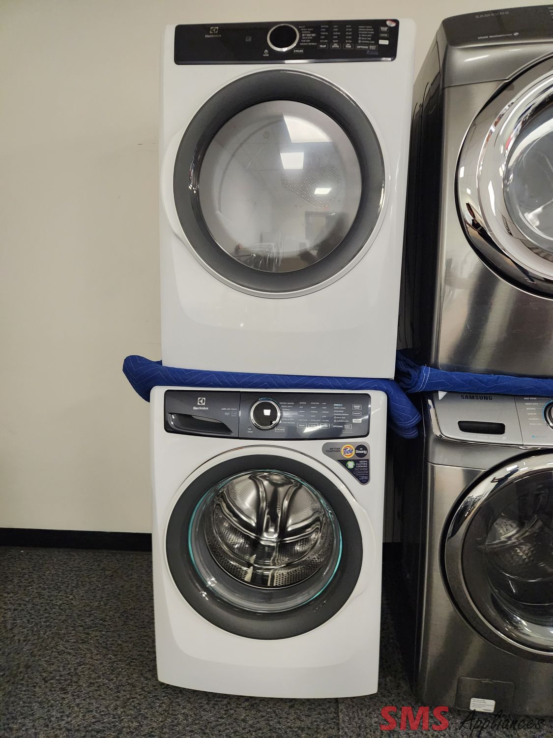 Open Box - Scratch & Dent Electrolux Washer & Dryer Set ELFW7437AW/ ELFE743CAW