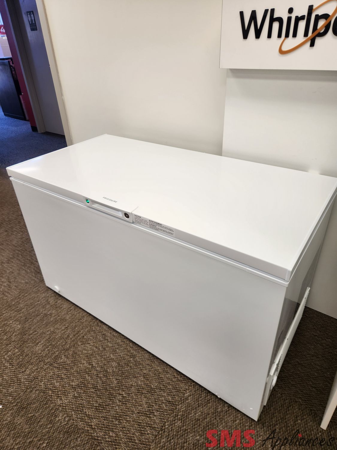 Open Box - Scratch & Dent Frigidaire Chest Freezer FFCL1542AW