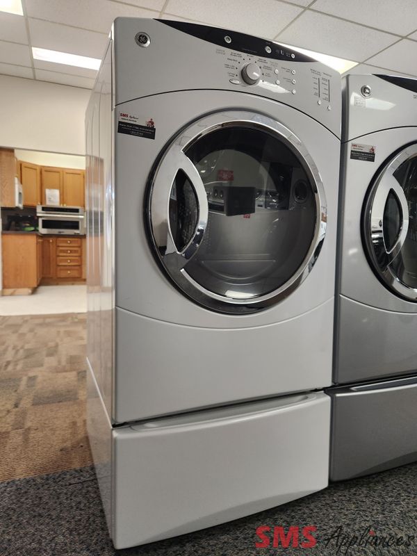 GE Dryer with Pedestal PCVH680EJ0MS