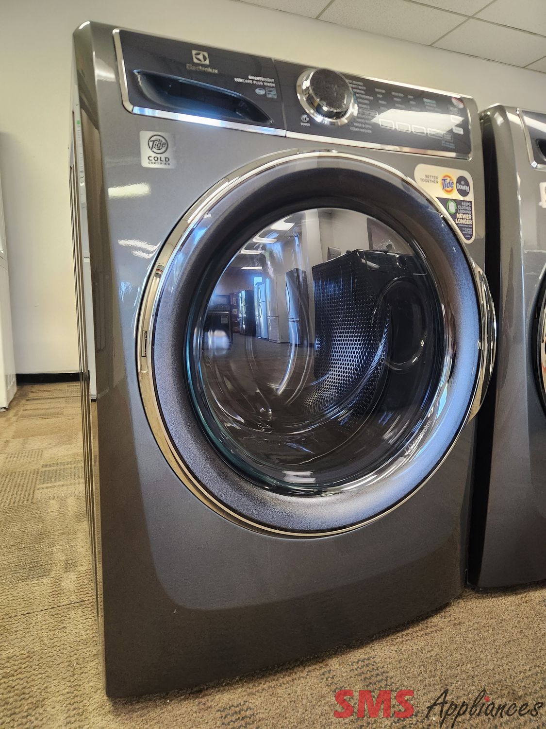 Open Box - Scratch & Dent Electrolux Front Load Washer ELFW7637AT