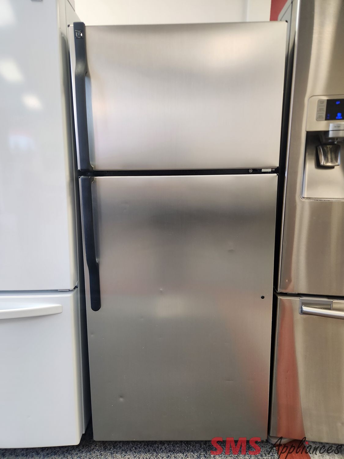 GE 28" Top Mount Fridge GTL17JBWARBS