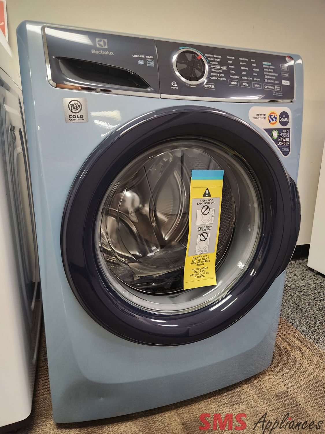 Open Box - Scratch & Dent Electrolux Front Load Washer ELFW7437AG
