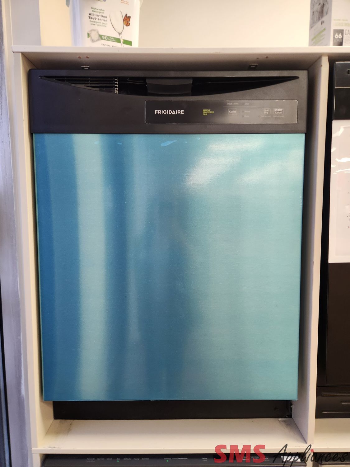 Open Box - Scratch & Dent Frigidaire 24" 62dB Built-In Dishwasher FDPC4221AS