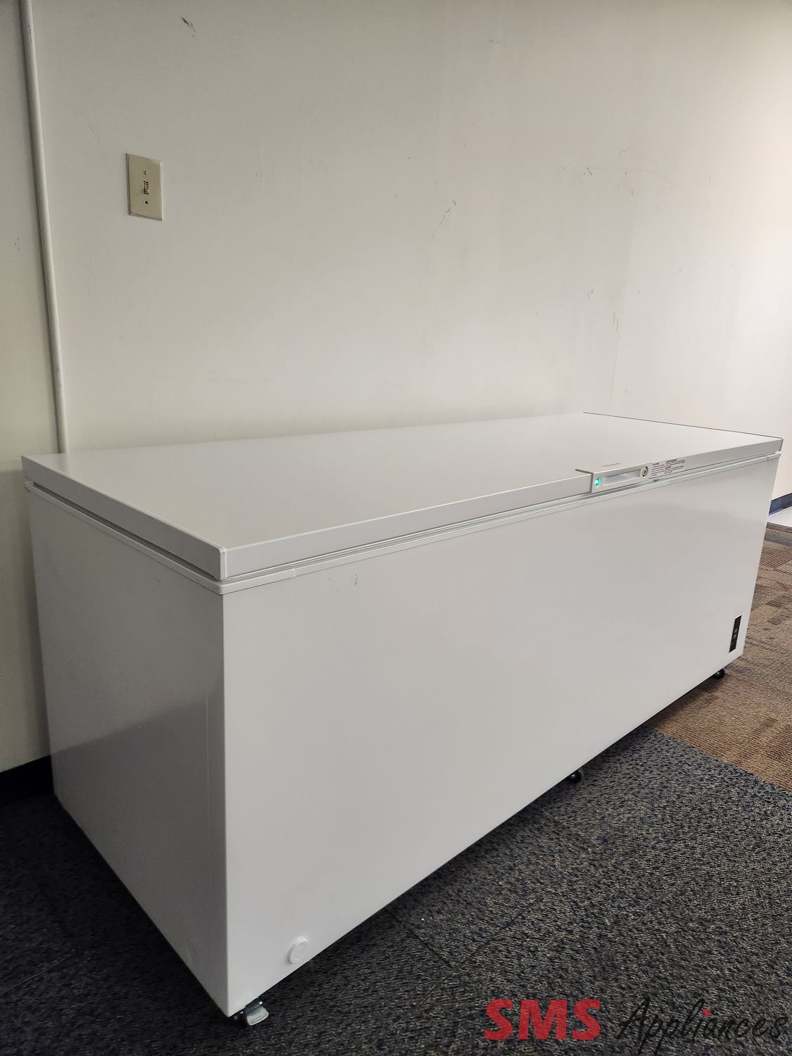 Open Box - Scratch & Dent Frigidaire Chest Freezer 24.9 cu.ft FFCL2542AW
