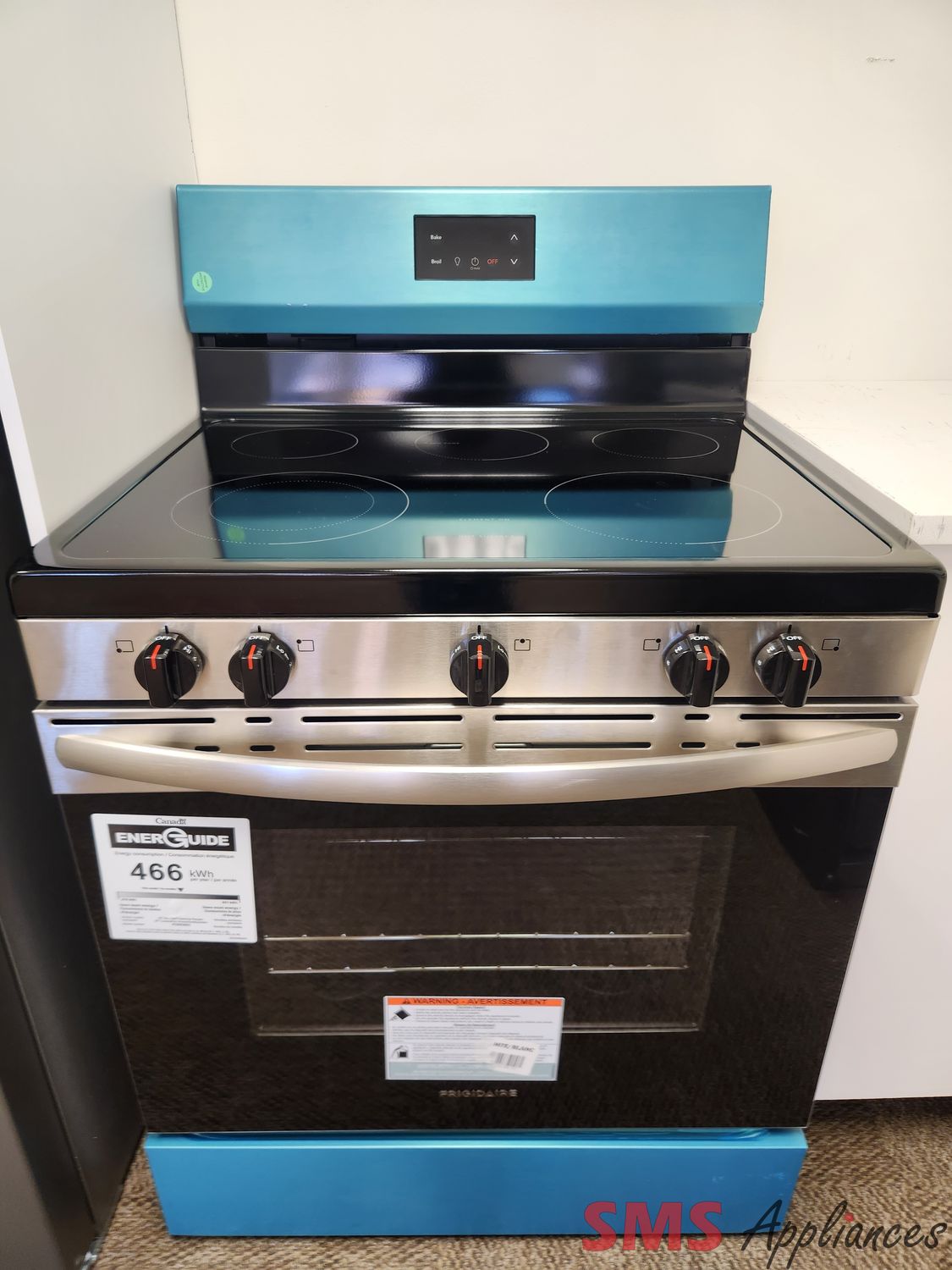 Open Box - Scratch & Dent Frigidaire Glass Top Stove FCRE305CBS