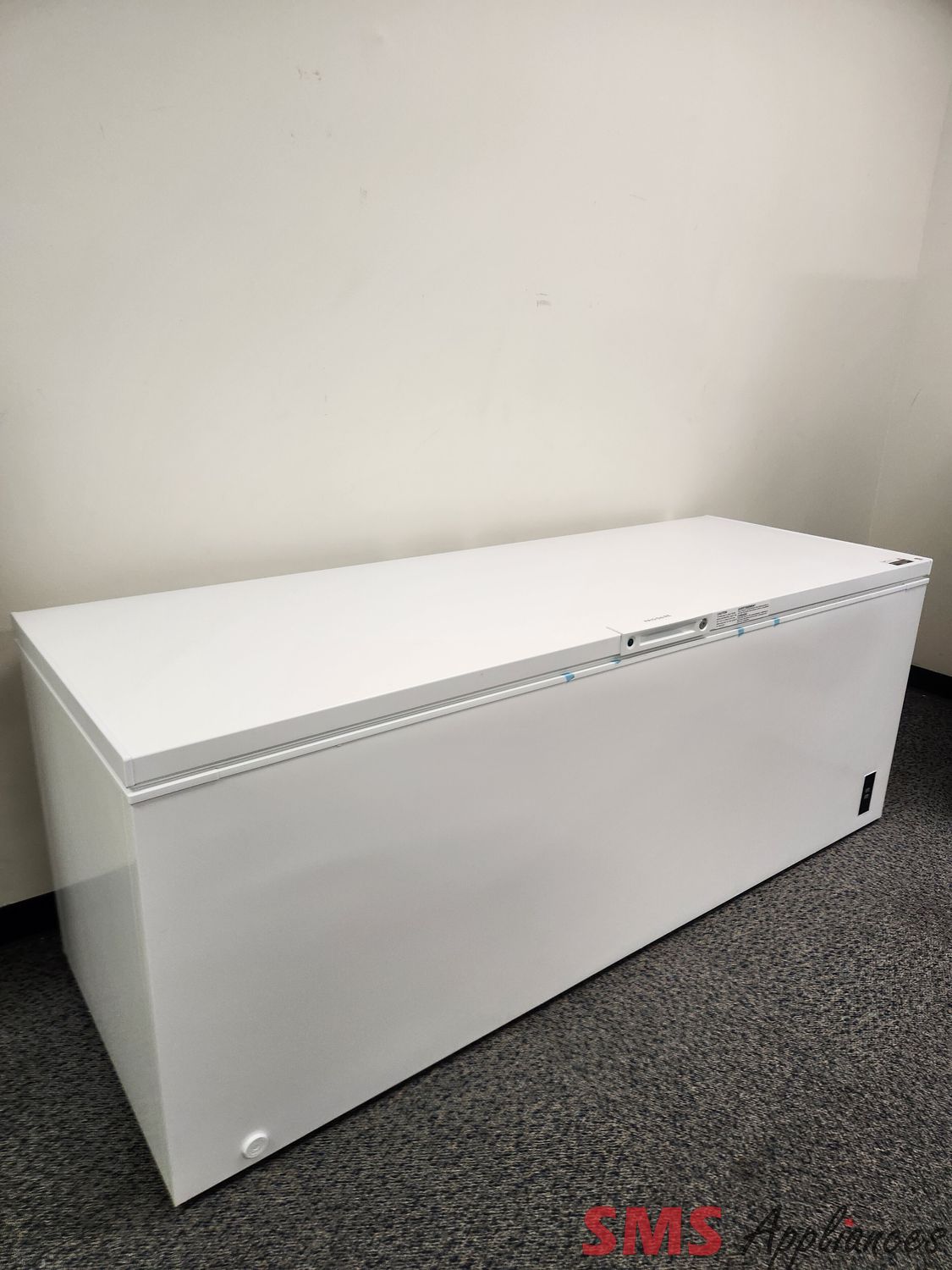 Open Box - Scratch & Dent Frigidaire Chest Freezer 24.9 cu.ft FFCL2542AW