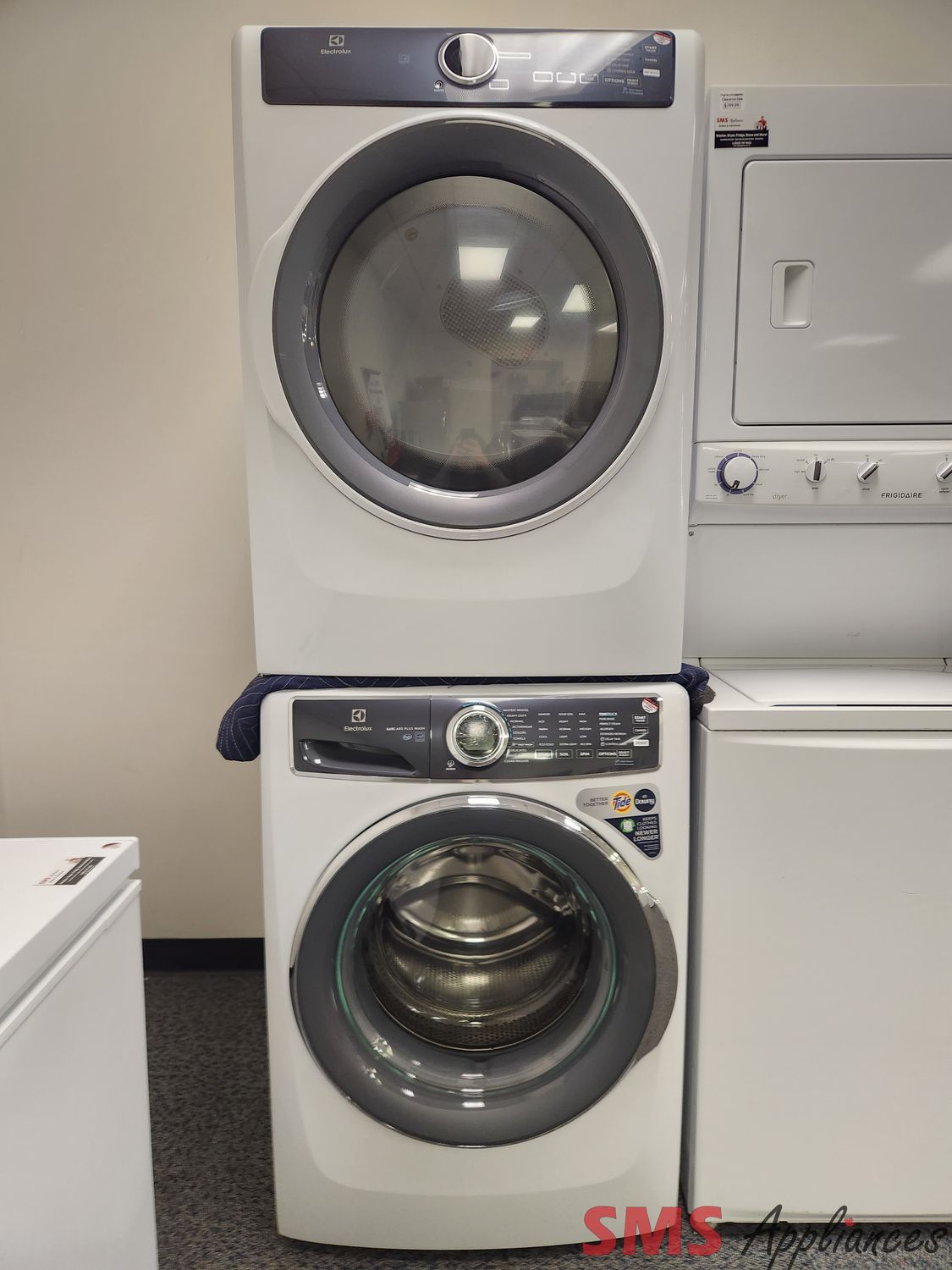 Open Box - Scratch & Dent Electrolux Washer & Dryer Set ELFW7437AW/ ELFE743CAW