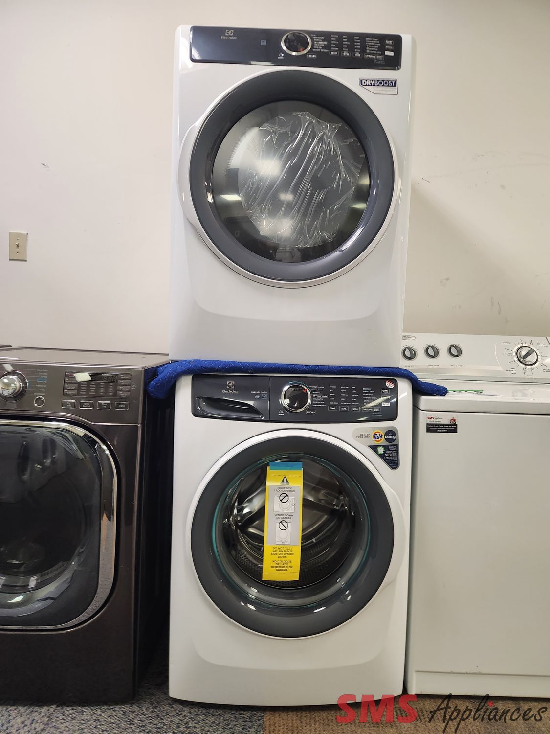 Open Box - Scratch & Dent Electrolux Washer & Dryer Set ELFW7437AW/ ELFE743CAW
