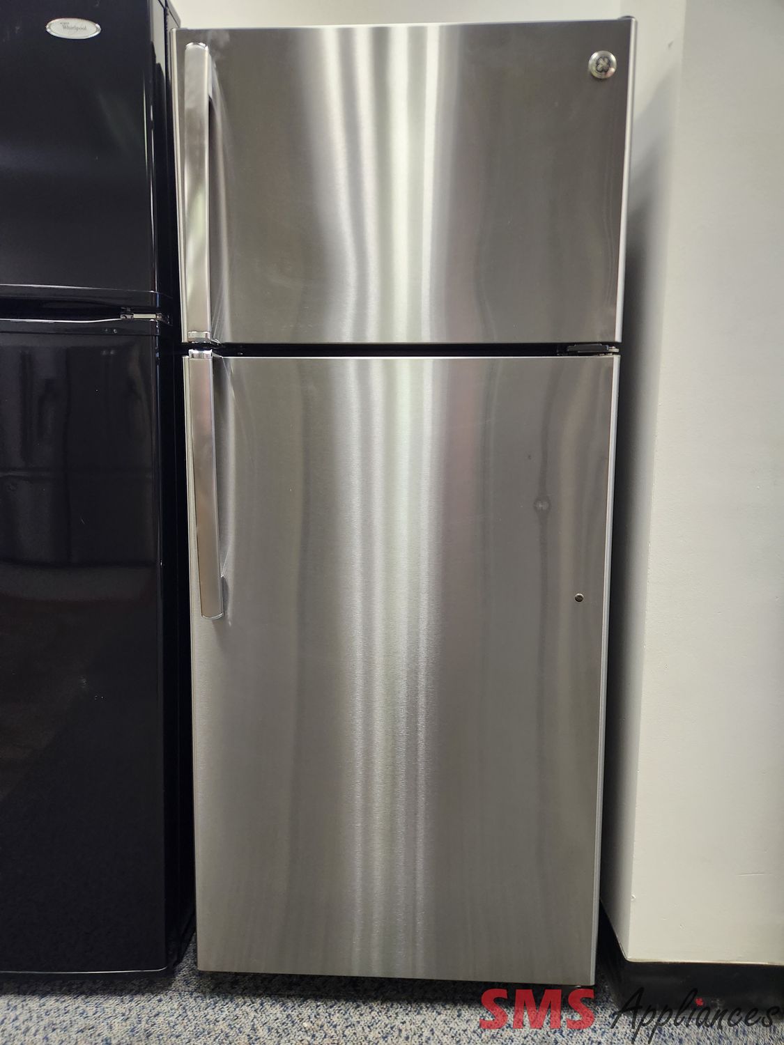 GE 28" Top Mount Fridge GTE16GSHCRSS