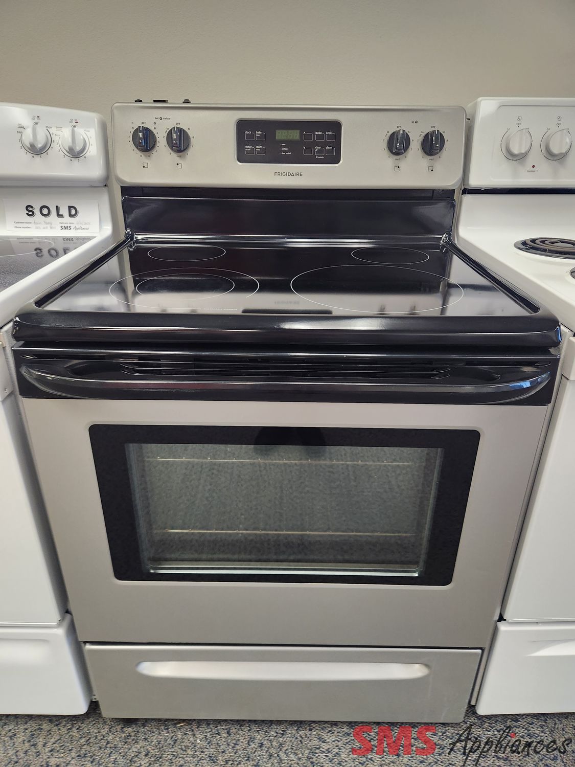 Frigidaire Glass Top Stove CFEF3018LMG