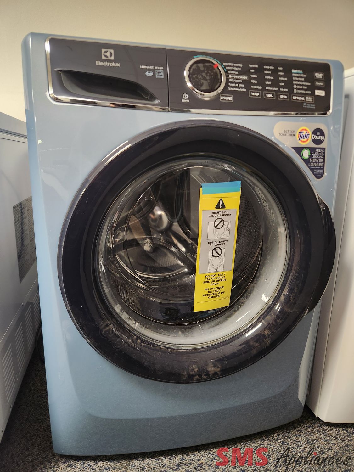 Open Box - Scratch & Dent Electrolux Front Load Washer ELFW7437AG