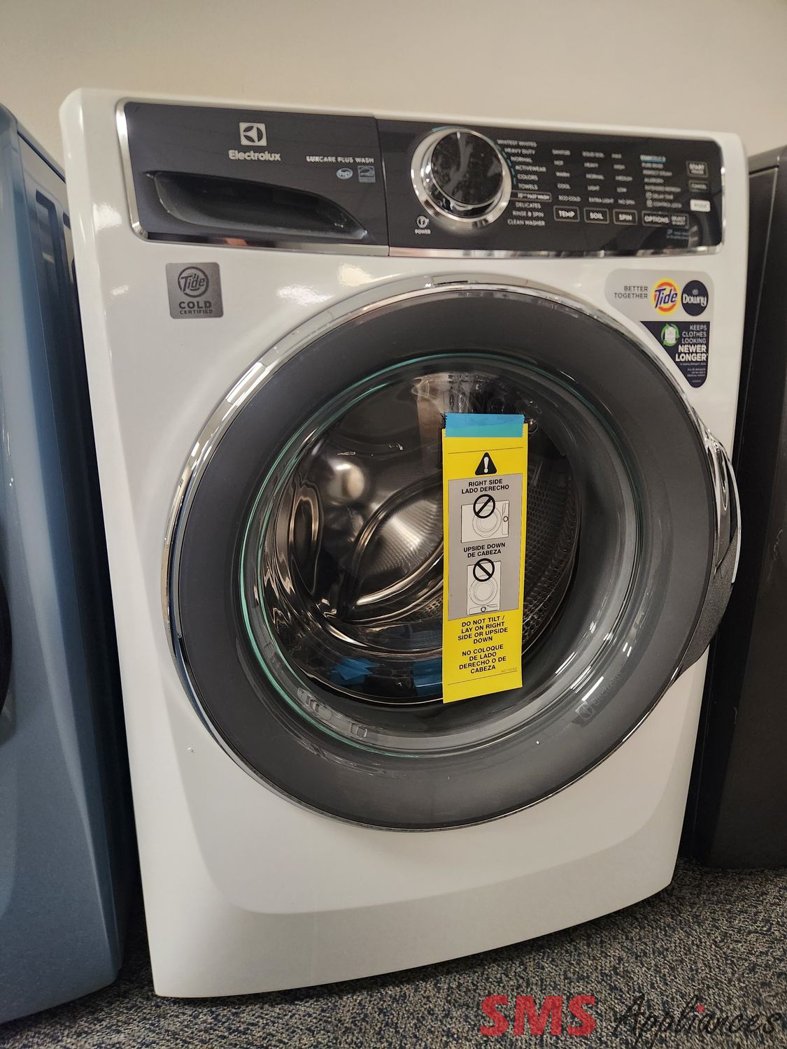 Open Box - Scratch & Dent Electrolux Front Load Washer ELFW7537AW