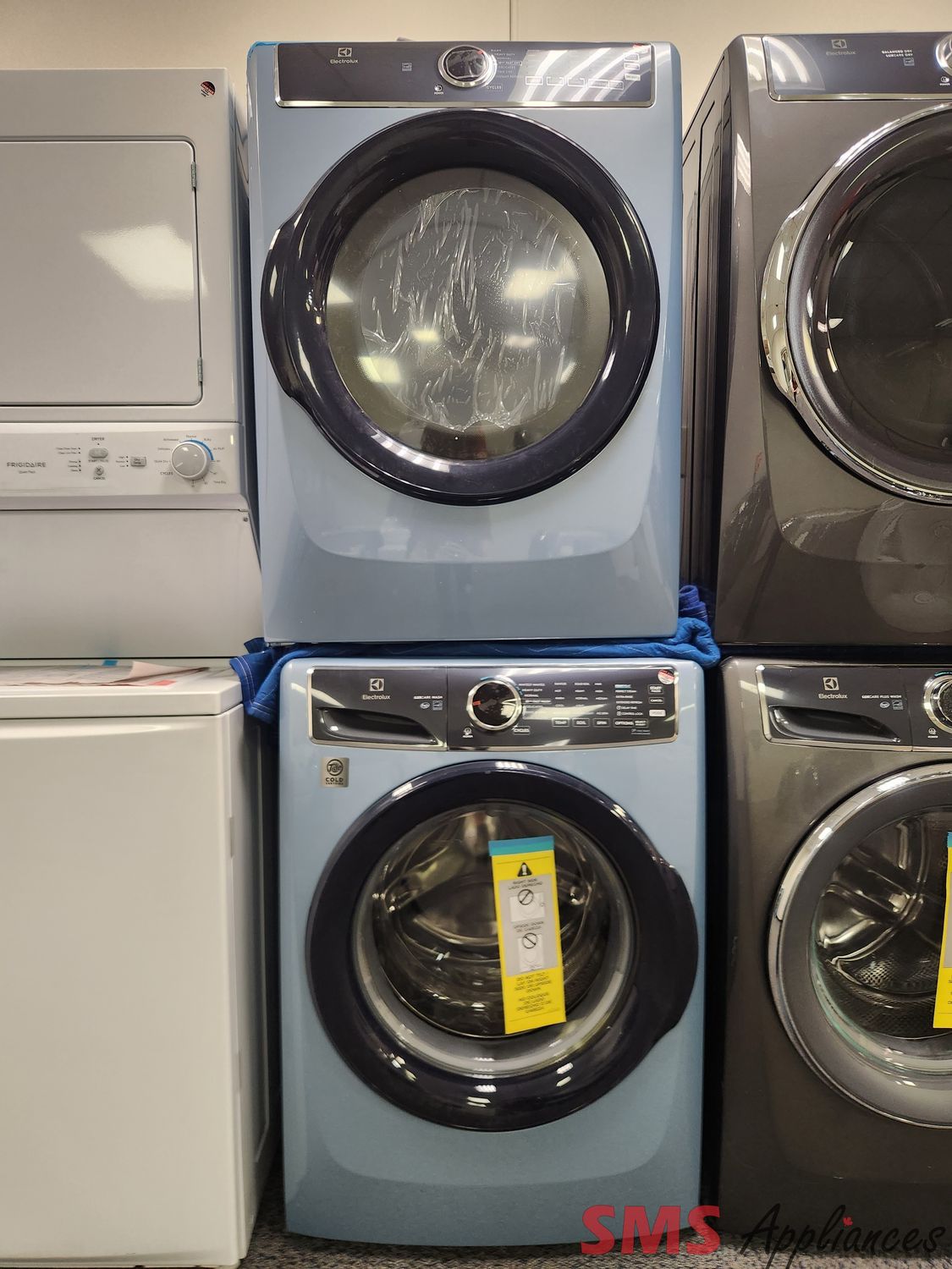Open Box - Scratch & Dent Electrolux Washer & Dryer ELFW7437AG/ELFE743CAG
