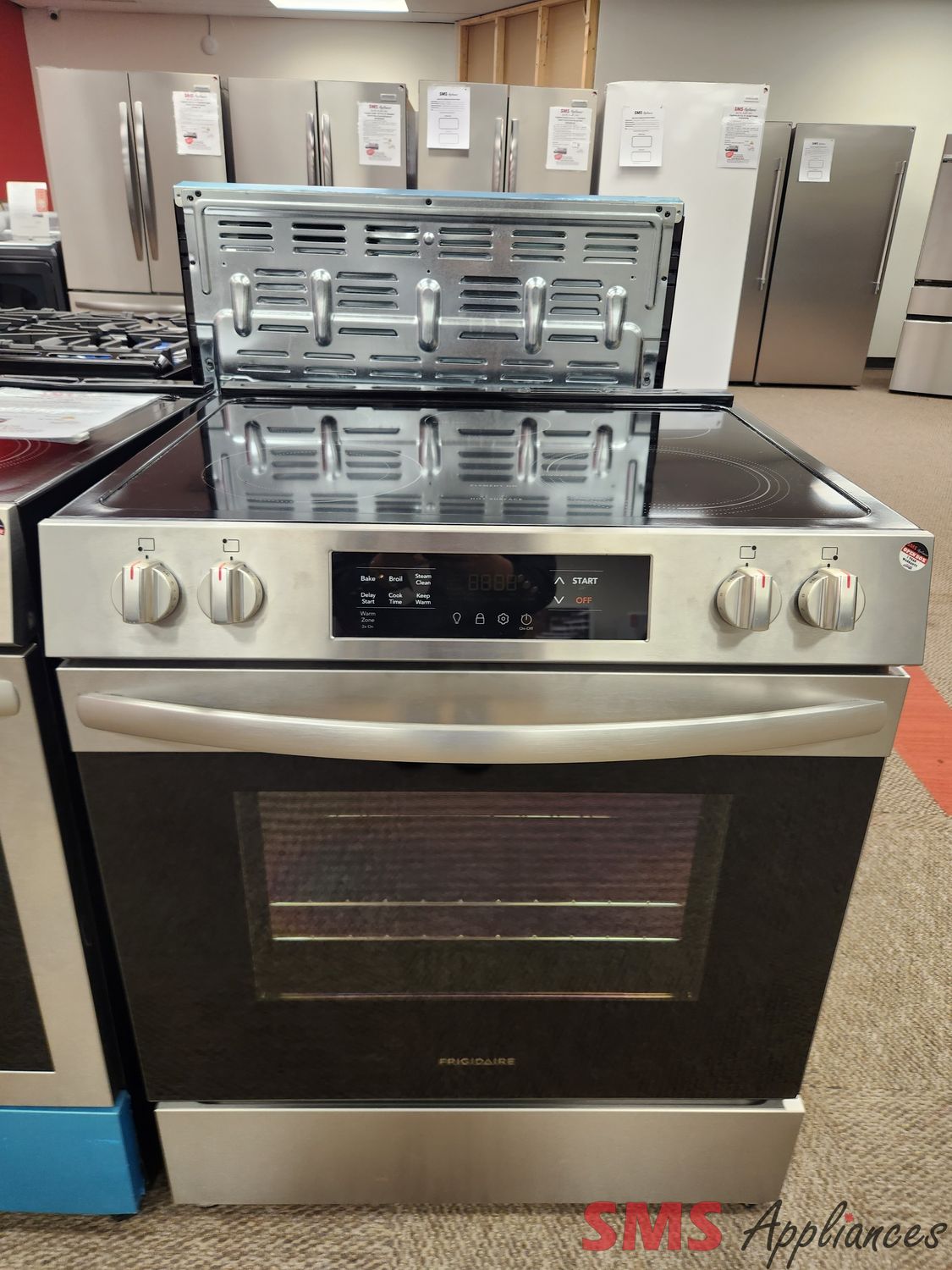 Open Box - Scratch & Dent Frigidaire Glass Top Stove FCFE306CAF