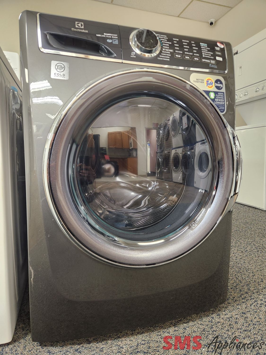 Open Box - Scratch & Dent Electrolux Front Load Washer ELFW7637AT