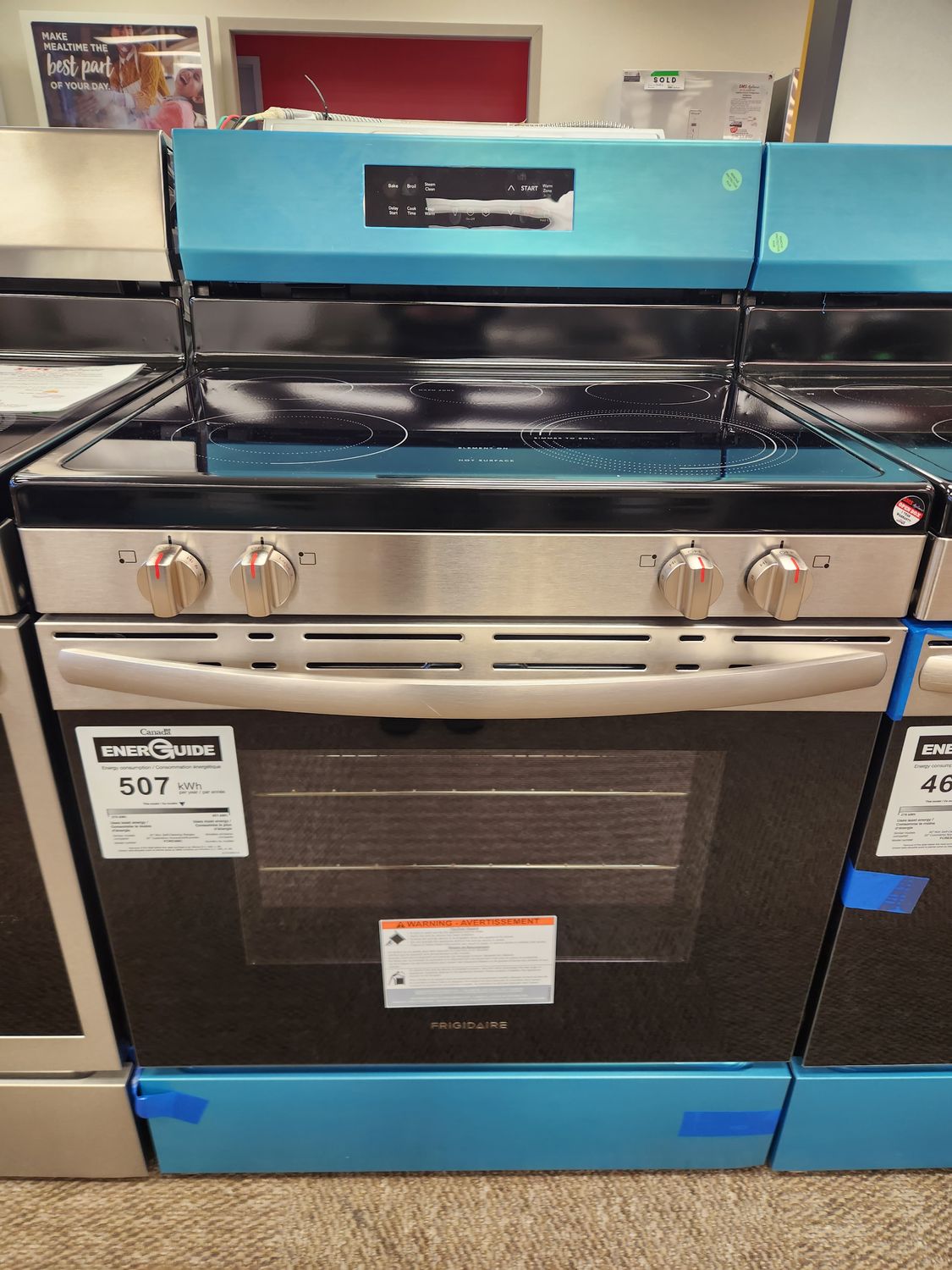 Open Box - Scratch & Dent Frigidaire Glass Top Stove FCRE306CAS