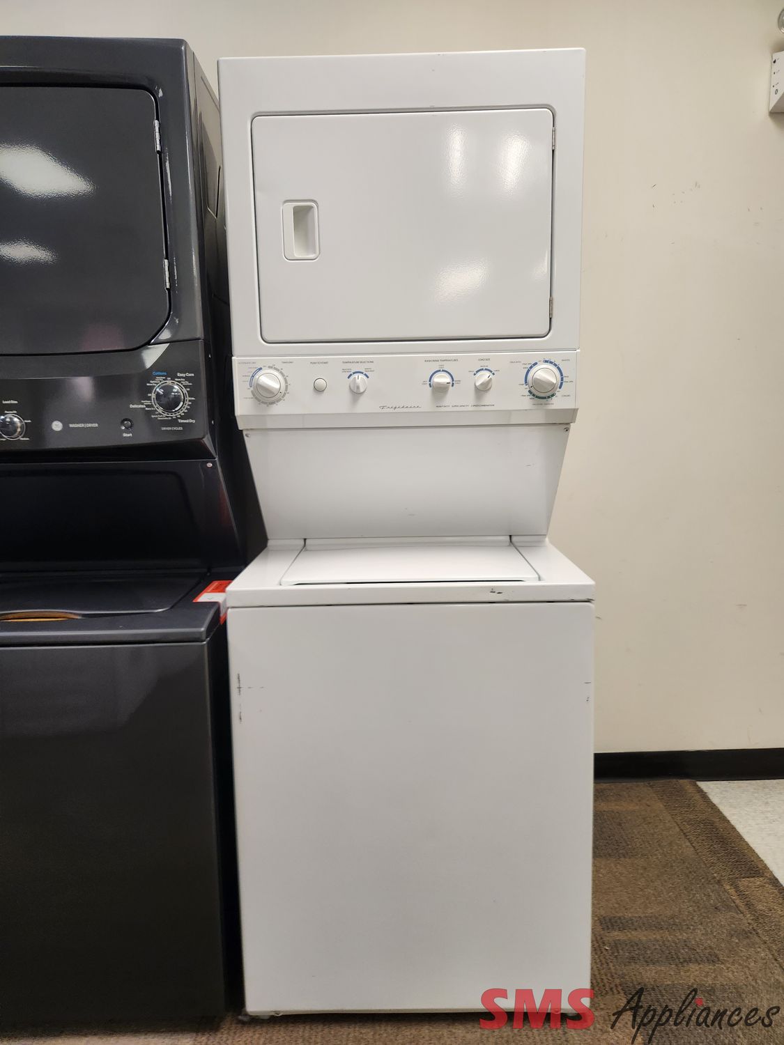 Laundry Center Frigidaire FEZ831CAS