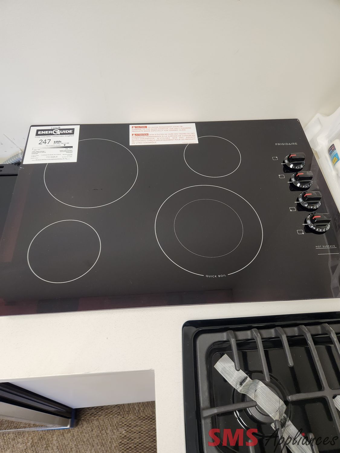 Open Box - Scratch & Dent Frigidaire 30" Electric Cooktop FFEC3025UB
