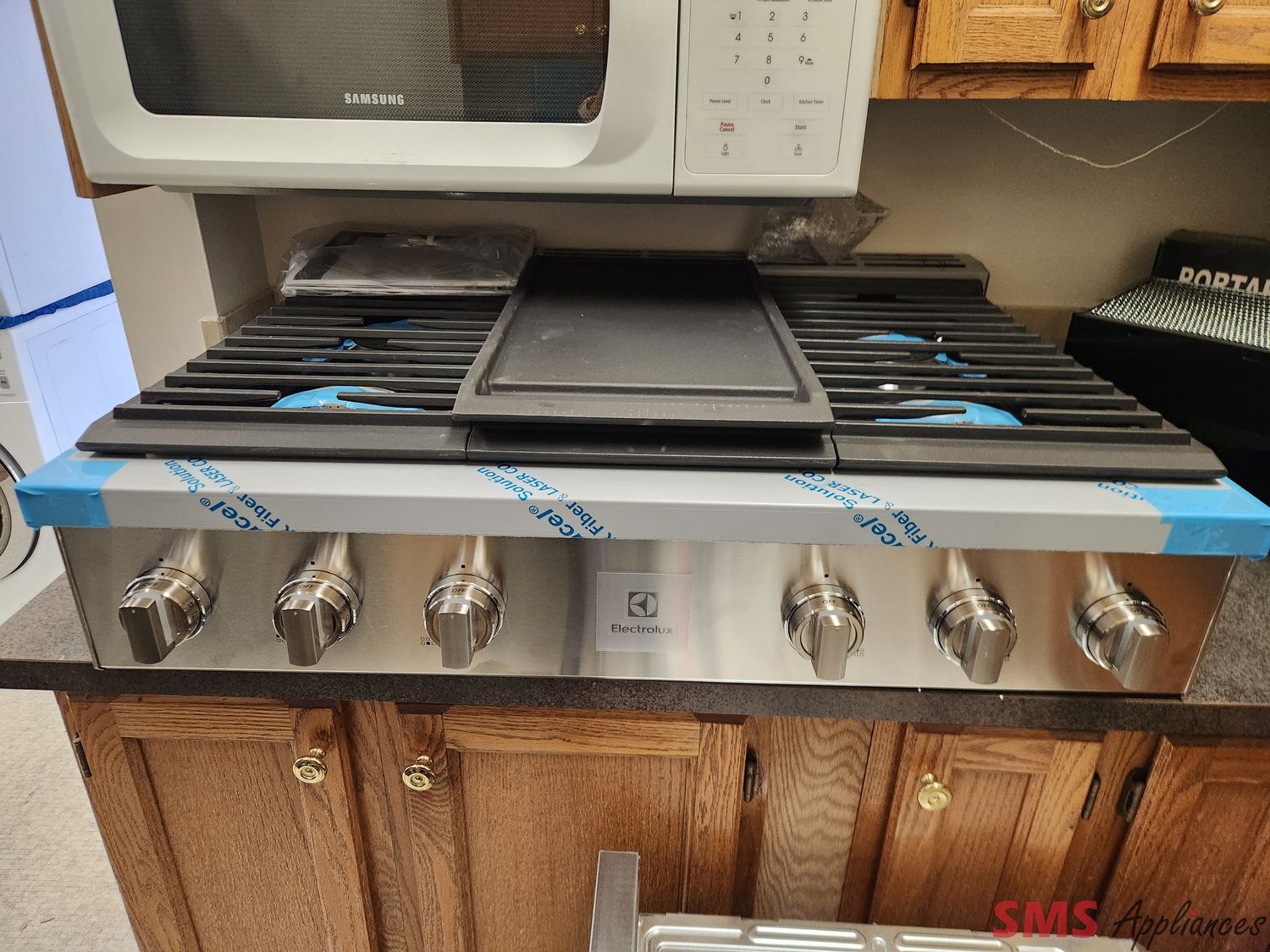 Open Box- Scratch & Dent Electrolux 36" Gas Cooktop ECCG3672AS