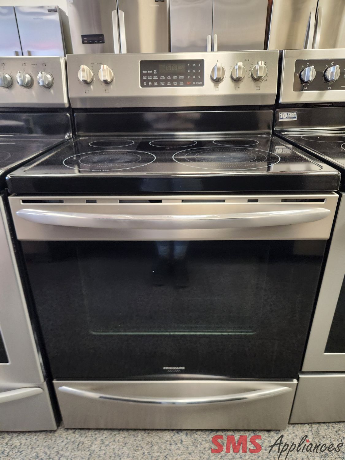 Frigidaire Glass Top Stove GCRE306CAFF