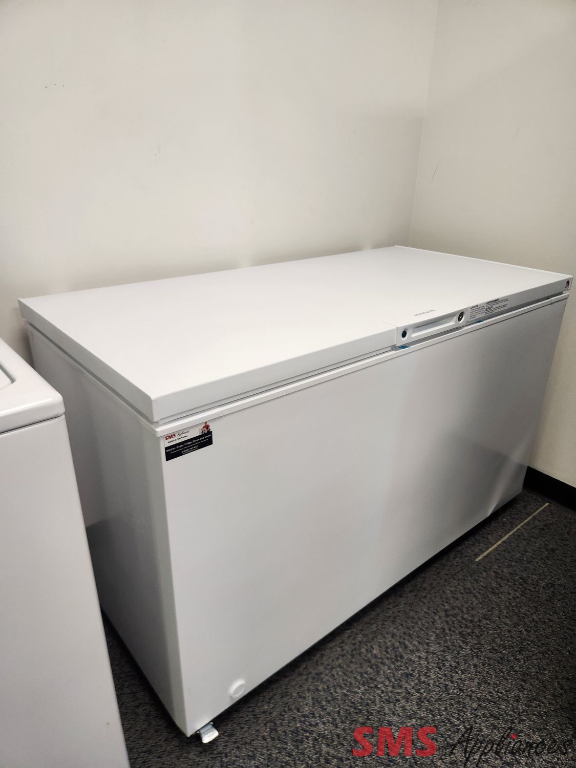 Open Box - Scratch & Dent Frigidaire Chest Freezer 14.8 Cu. Ft. FFCL1542AW