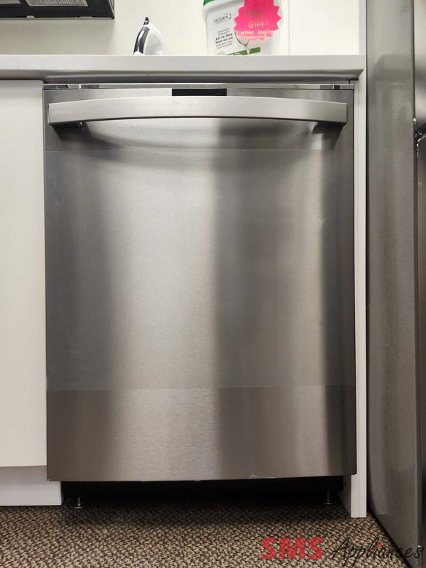 Display BRAND NEW - GE Profile 24 Display BRAND NEW - GE Profile 24" 45 dB Built-In Dishwasher PDT715SYNFS