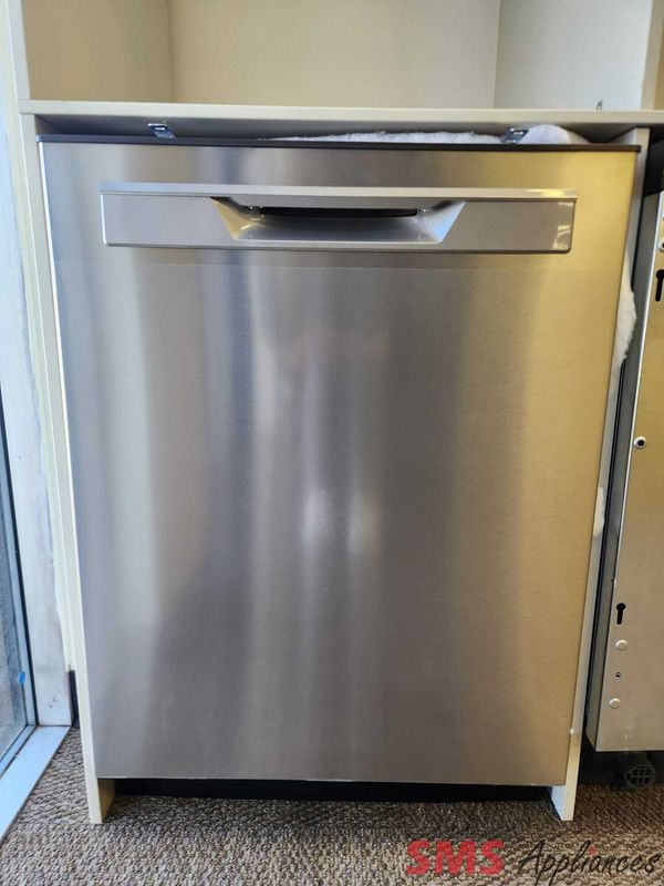 BRAND NEW (display)- Frigidaire Gallery 24 BRAND NEW (display)- Frigidaire Gallery 24" 52dB Built-In Dishwasher GDPP4515AF