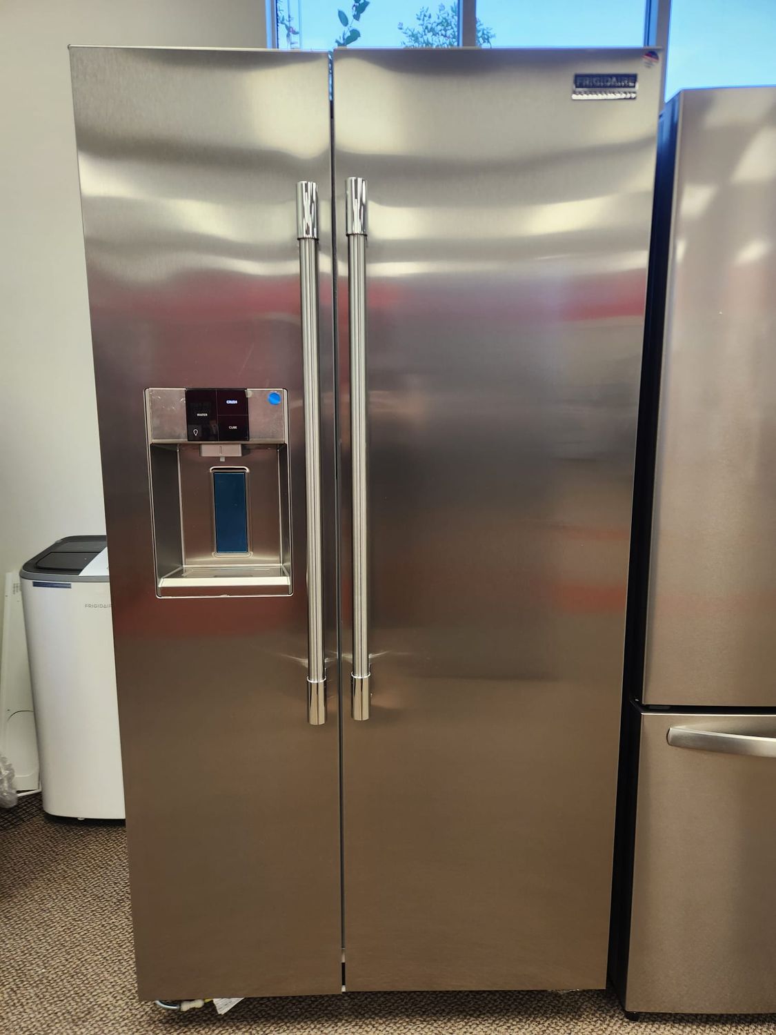 Open Box - Scratch & Dent Frigidaire Professional 36" Side-by-Side Fridge PRSC2222AF
