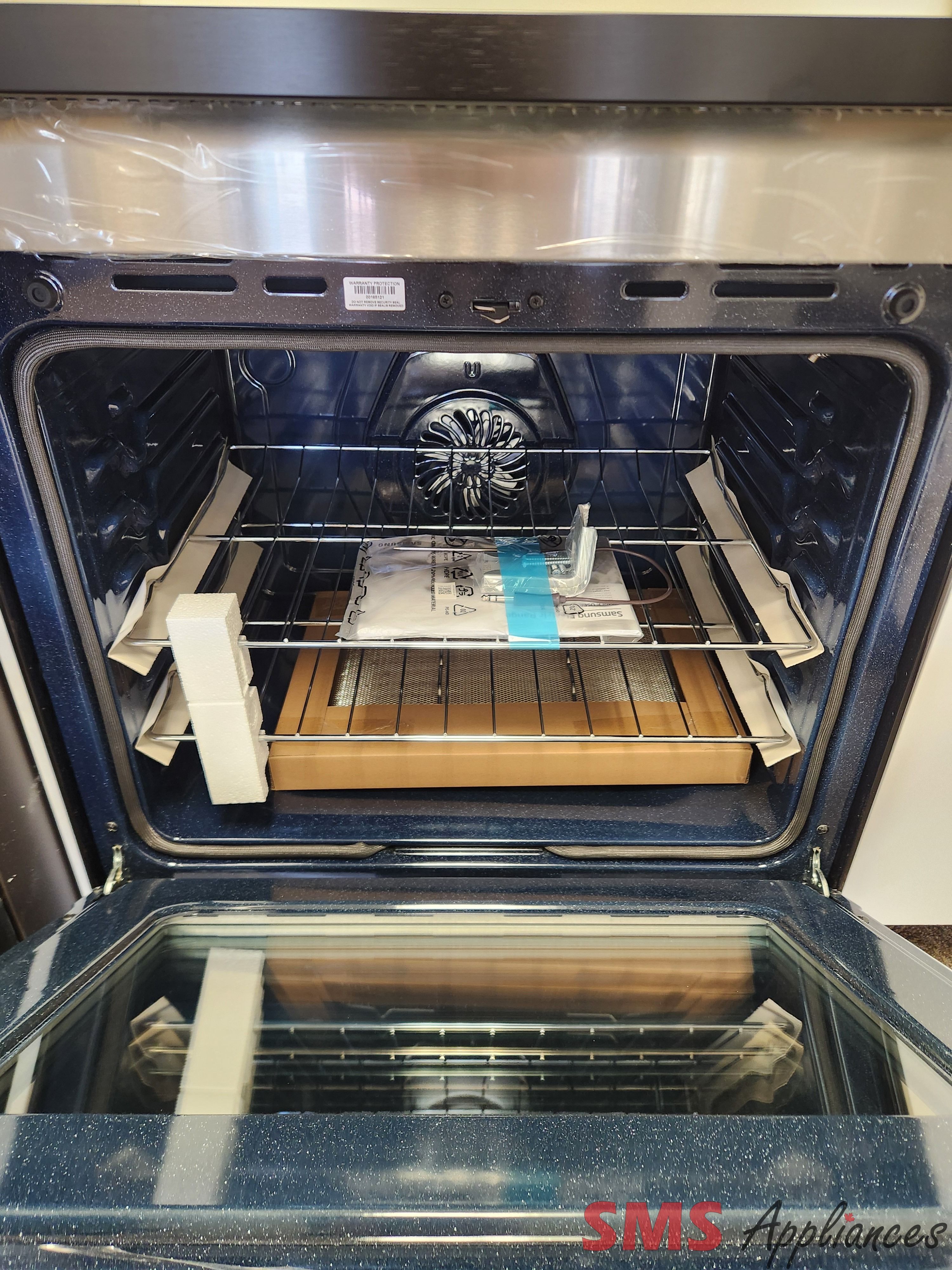 Open Box - Scratch & Dent Samsung Induction Glass Top Stove NSI6DG9900SRAC