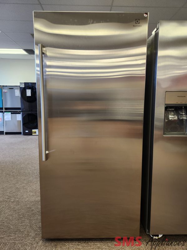 Open Box - Scratch & Dent Electrolux Upright Fridge EI33AR80WS Open Box - Scratch & Dent Electrolux Upright Fridge EI33AR80WS