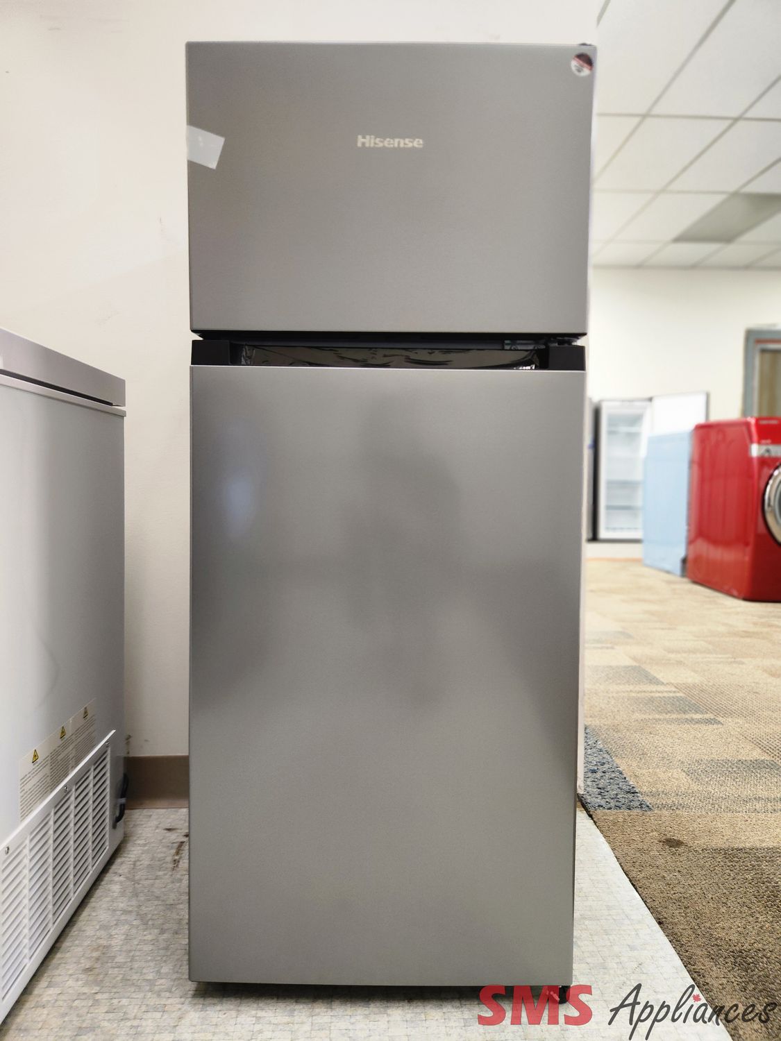 Open Box - Scratch & Dent Hisense 19" Top Mount Fridge HRT044VE