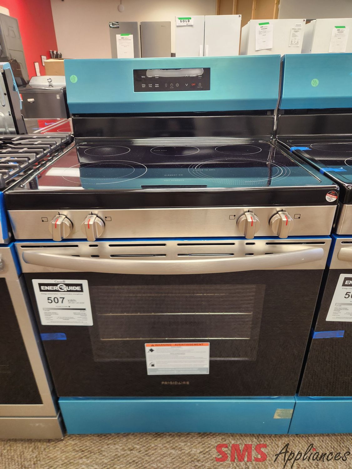 Open Box - Scratch & Dent Frigidaire Glass Top Stove FCRE306CAS