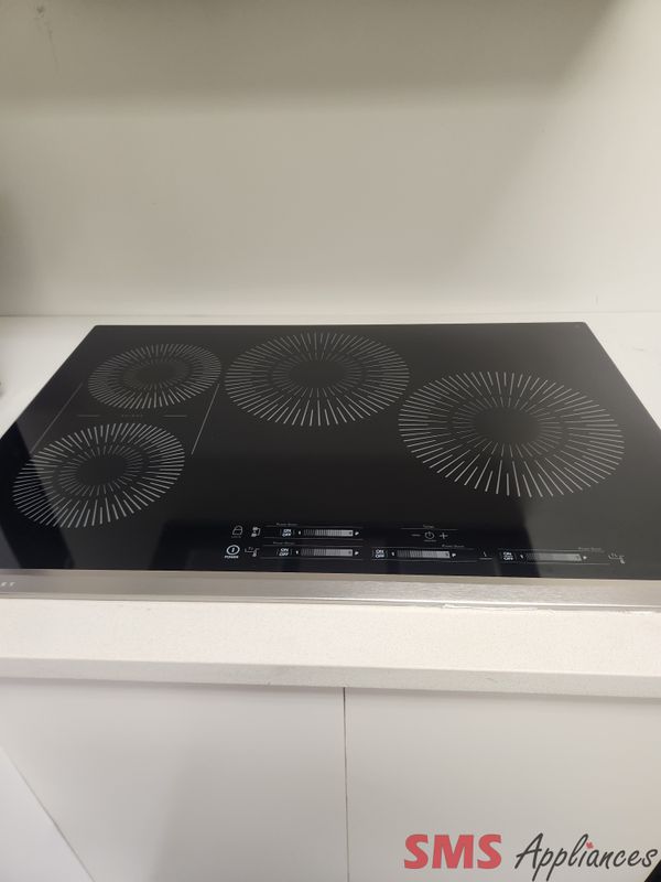 Open Box - Scratch & Dent Frigidaire Gallery 30 Open Box - Scratch & Dent Frigidaire Gallery 30" Cooktop GCCI3067AB