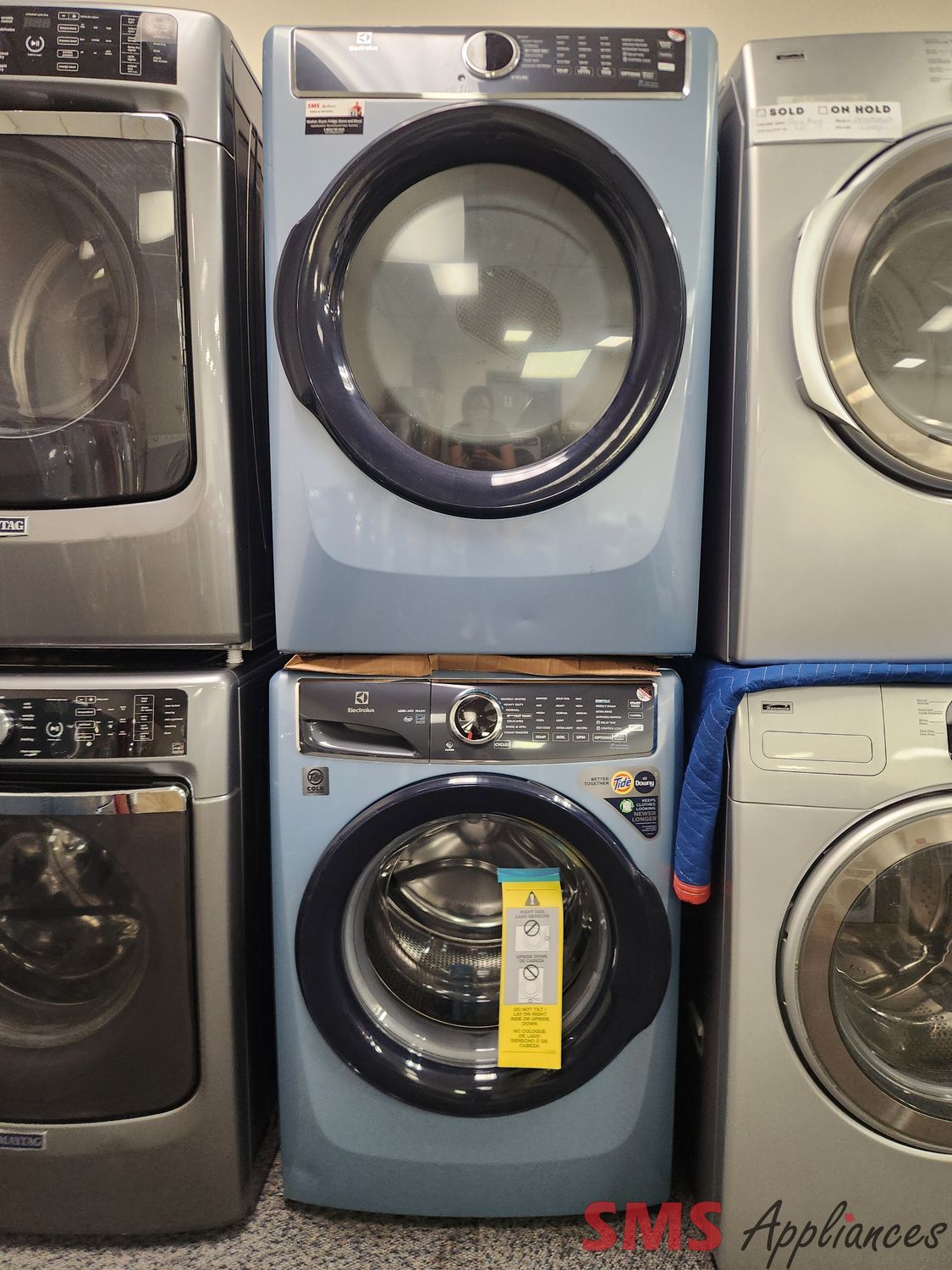 Open Box - Scratch & Dent Electrolux Washer & Dryer ELFW7437AG/ELFE743CAG