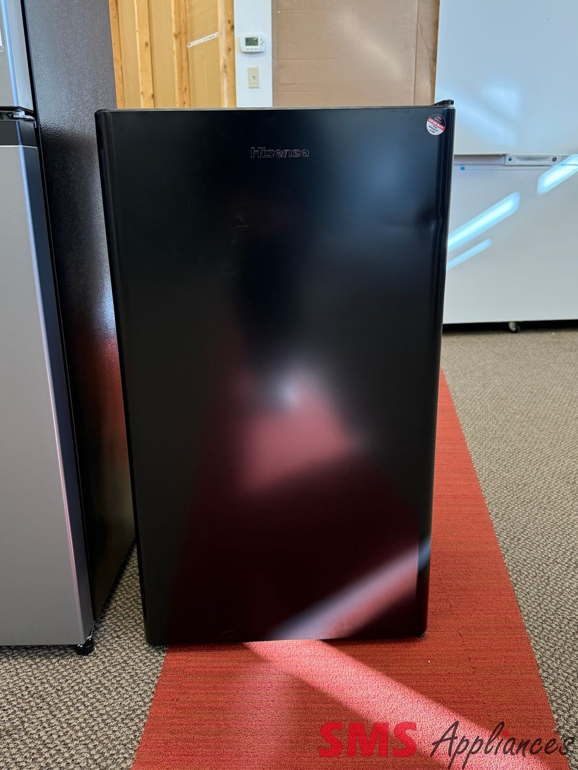 Open Box - Scratch & Dent Hisense Compact Refrigerator HRC033ABE Open Box - Scratch & Dent Hisense Compact Refrigerator HRC033ABE