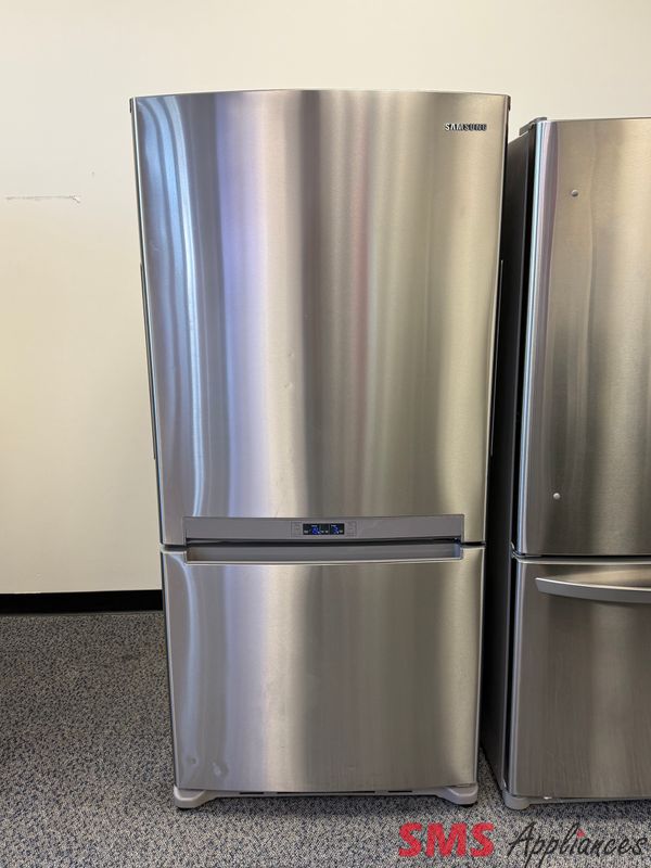 Samsung 32 Samsung 32" Bottom Mount Fridge RB194ACRS
