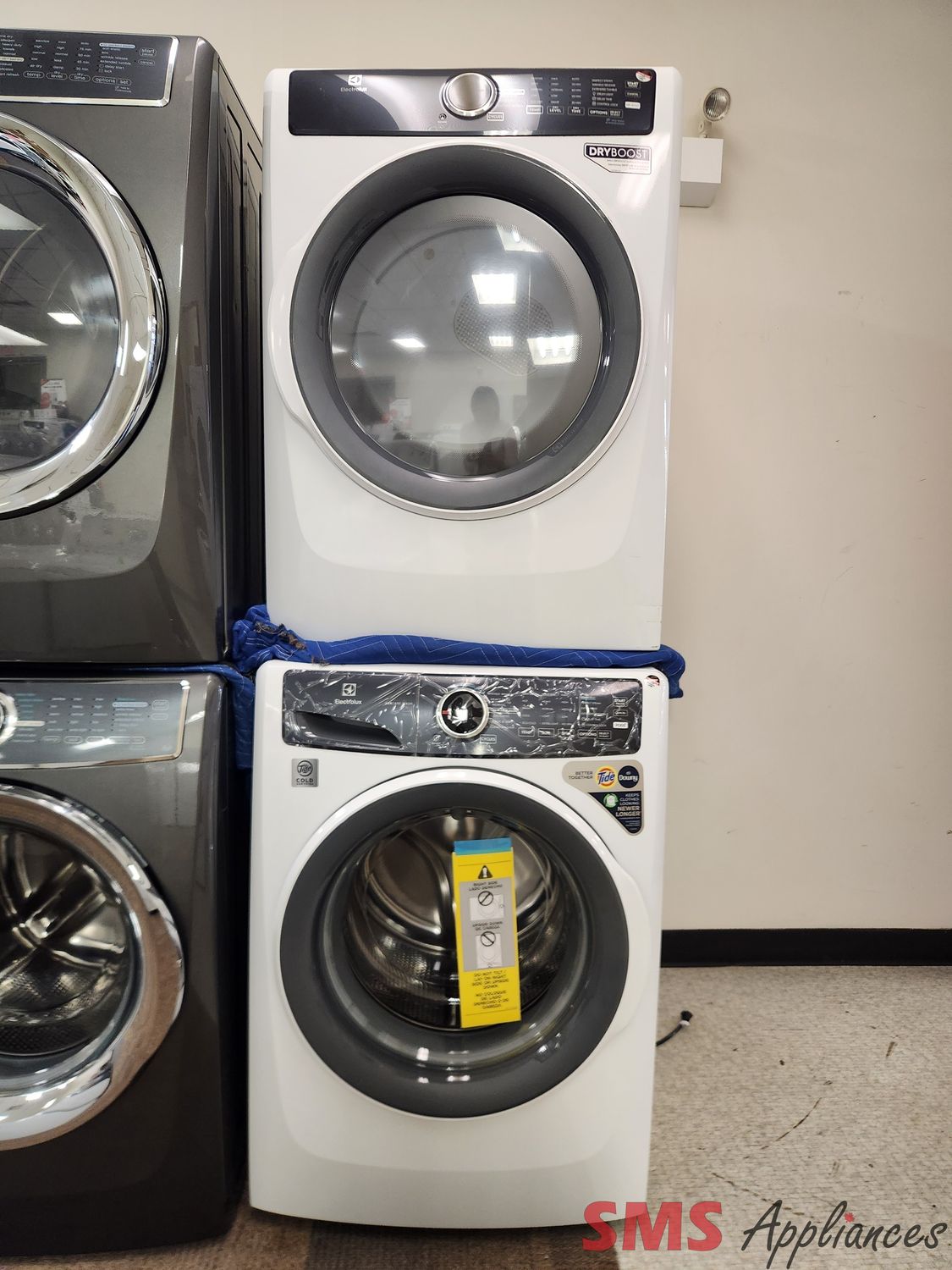 Open Box - Scratch & Dent Electrolux Washer & Dryer Set ELFW7437AW/ ELFE743CAW