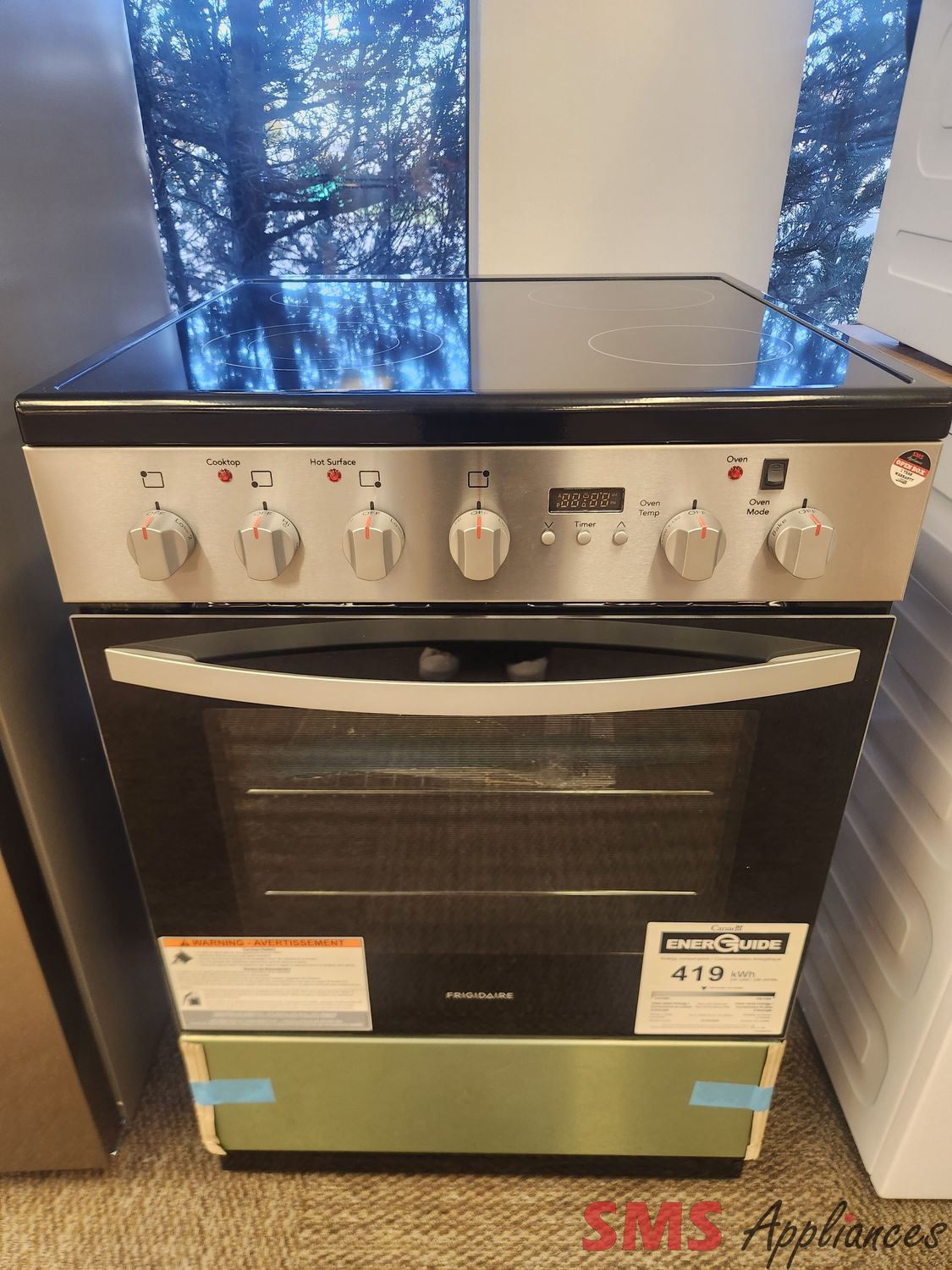 Open Box - Scratch & Dent Frigidaire 24" Glass Top Stove FCFE242CAS