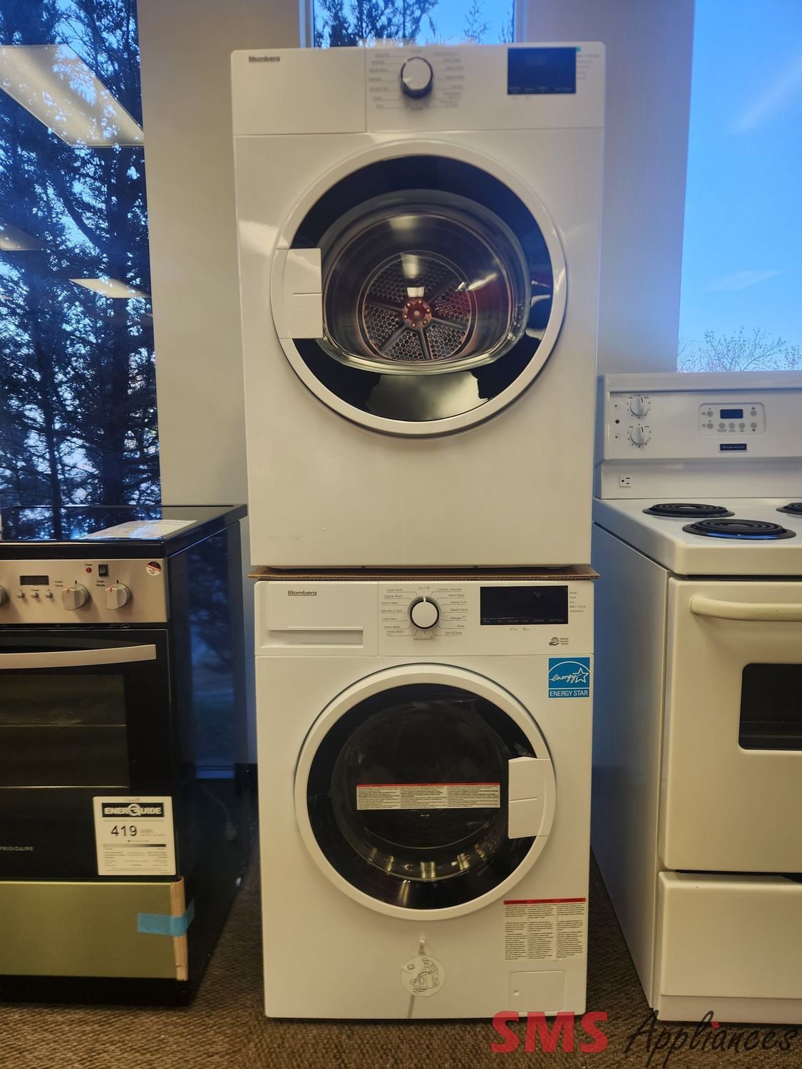 BRAND NEW Blomberg 24" Washer & Dryer Set WM72200W/DV17600W