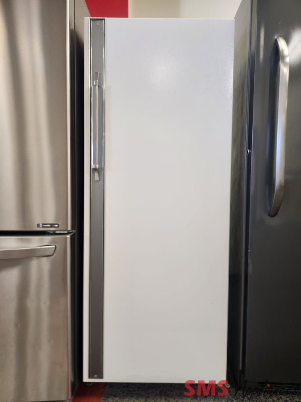 Danby 8.5 cu.ft Upright Freezer D1100W Danby 8.5 cu.ft Upright Freezer D1100W