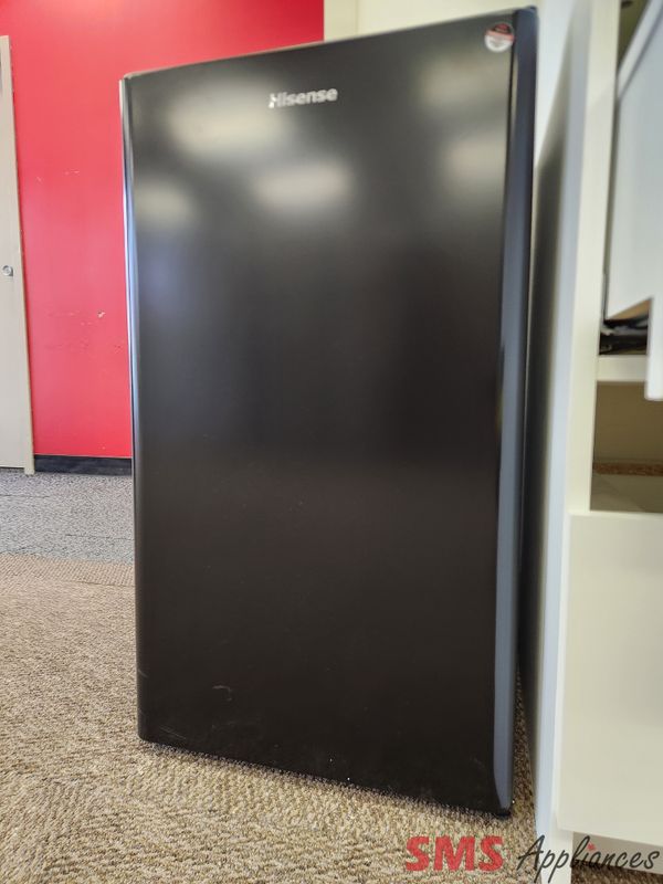 Open Box - Scratch & Dent Hisense Compact Refrigerator HRC033ABE Open Box - Scratch & Dent Hisense Compact Refrigerator HRC033ABE