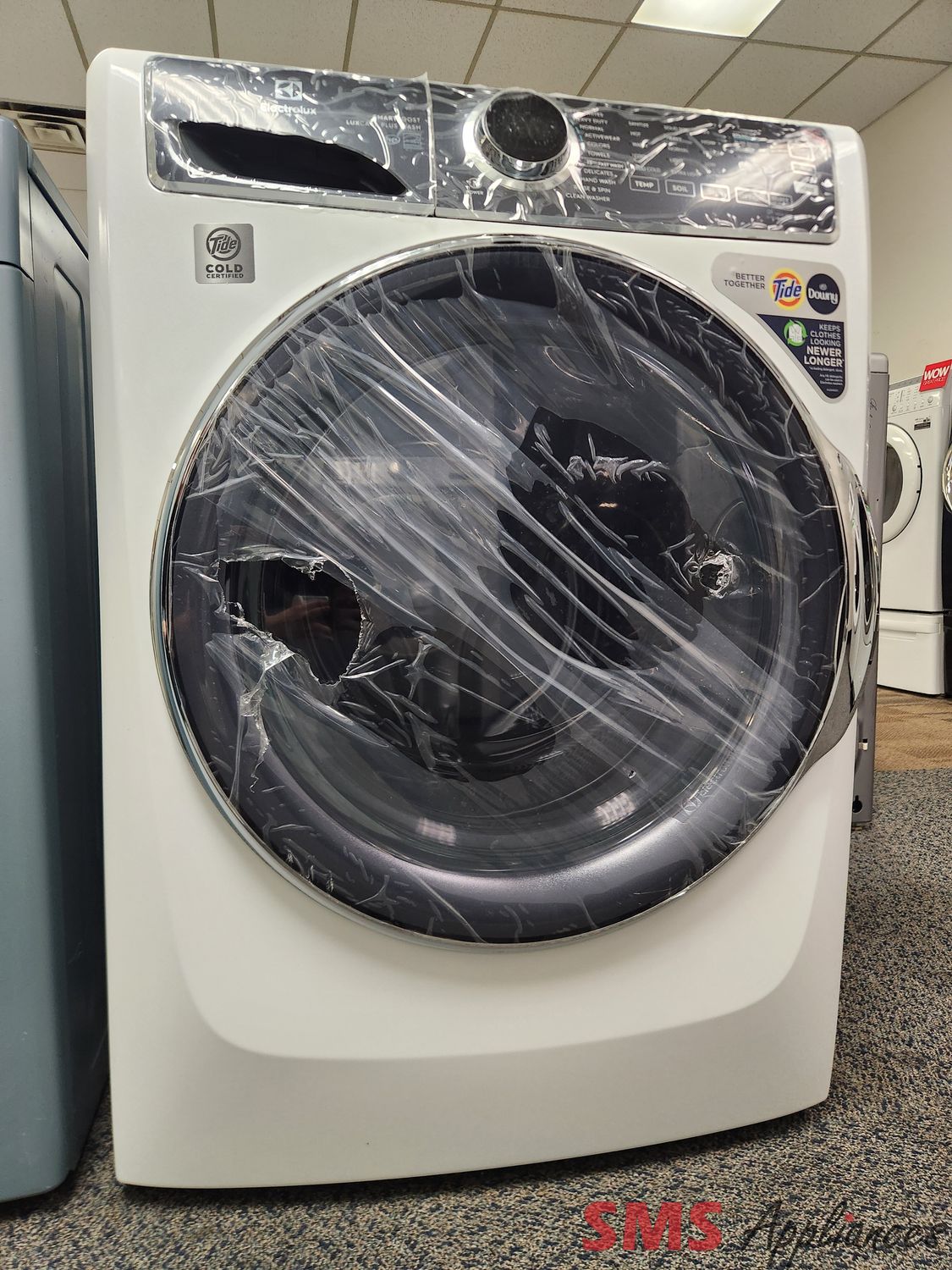 Open Box - Scratch & Dent Electrolux Front Load Washer ELFW7637AW Open Box - Scratch & Dent Electrolux Front Load Washer ELFW7637AW