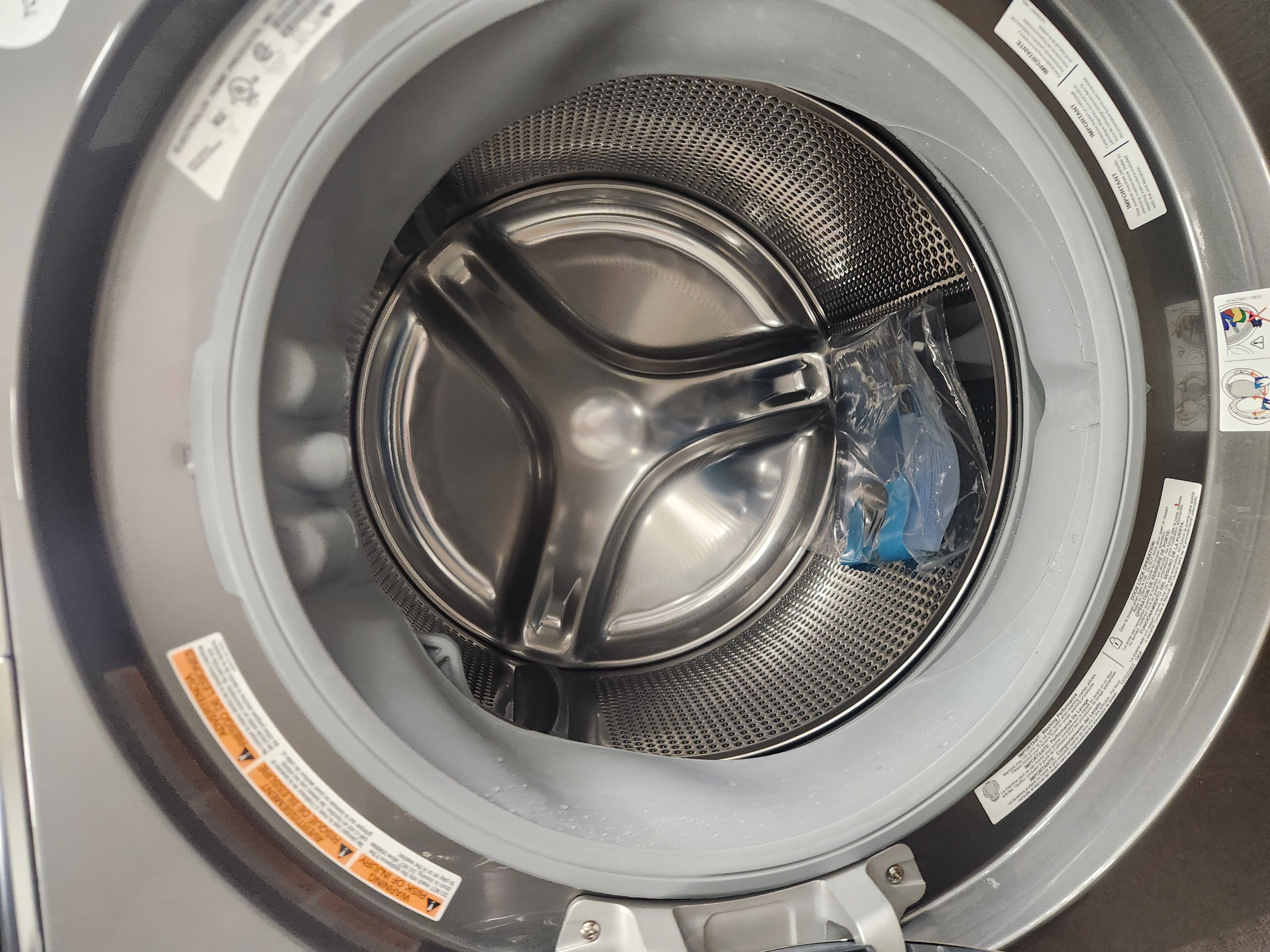 Open Box - Scratch & Dent Electrolux Front Load Washer ELFW7637AT