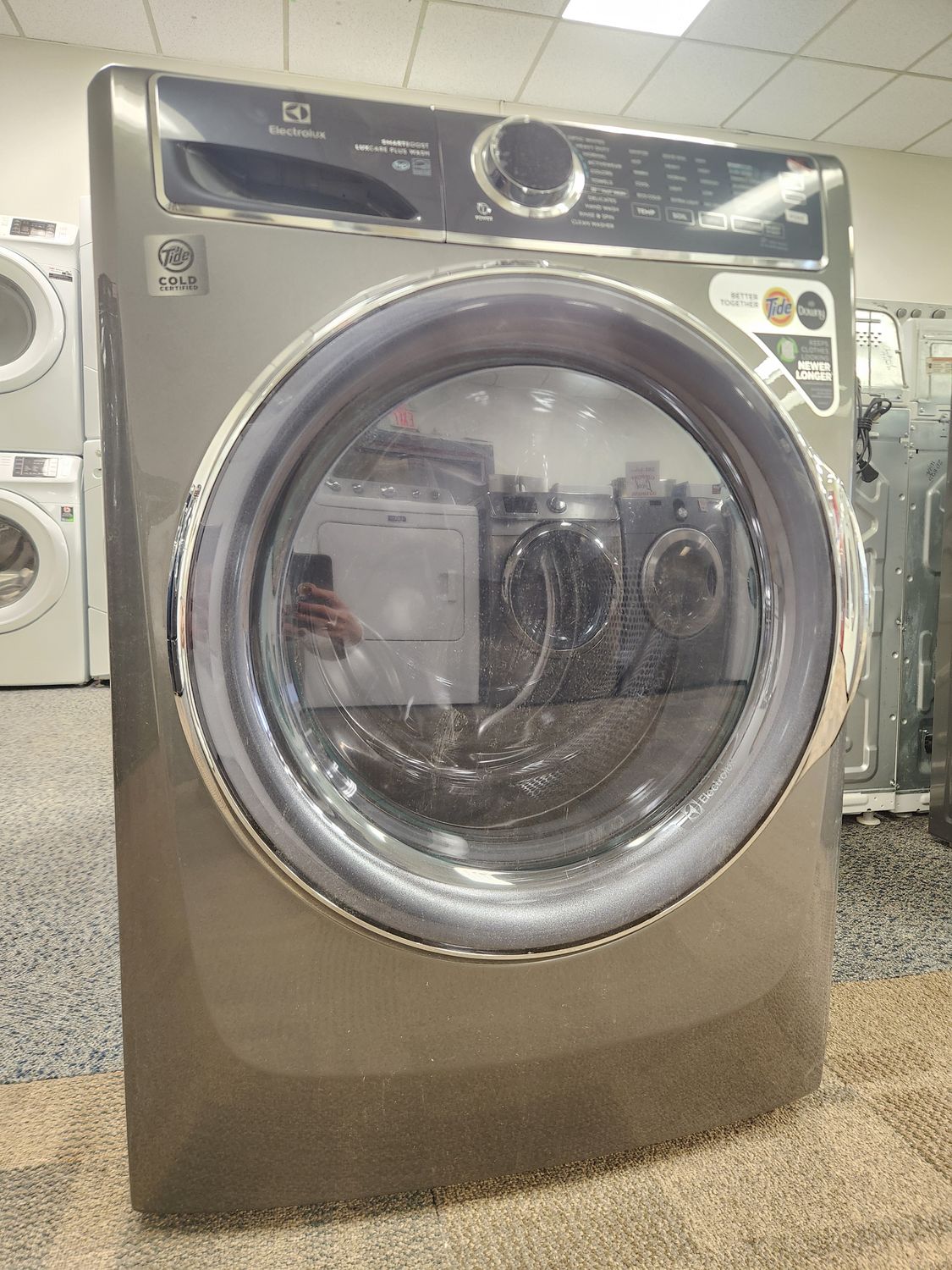 Open Box - Scratch & Dent Electrolux Front Load Washer ELFW7637AT Open Box - Scratch & Dent Electrolux Front Load Washer ELFW7637AT